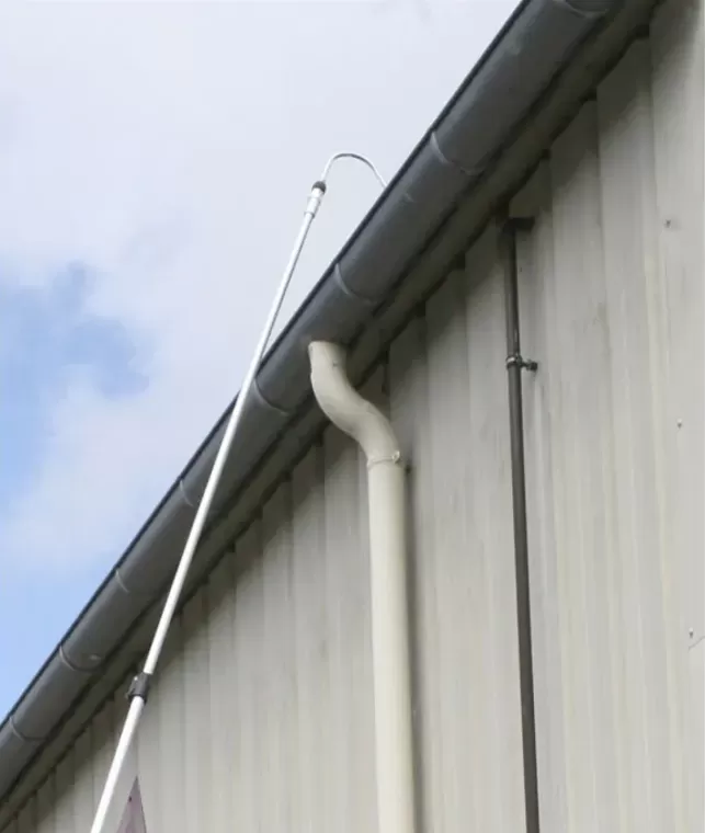 Utiliser lance télescopique pour le nettoyage de gouttières, Cluses, LM Concept Bois 74
