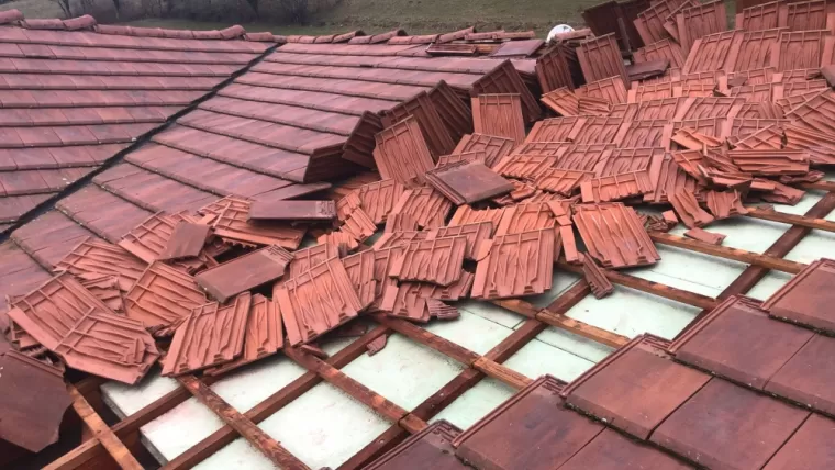 Faire rénover sa toiture suite à de fortes rafales de vent, Cluses, LM Concept Bois 74